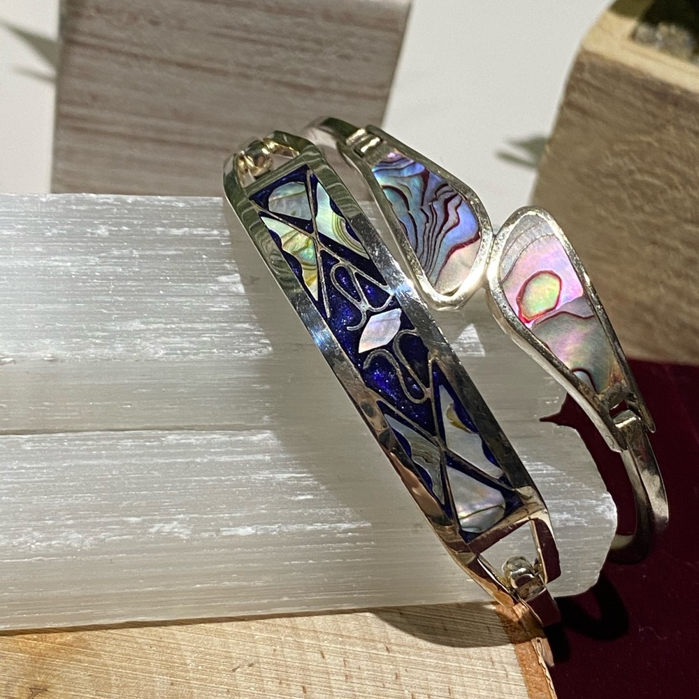 Vintage Alpaca Bracelets bundle of 4! 💙🤍🦋 - Picture 8 of 10
